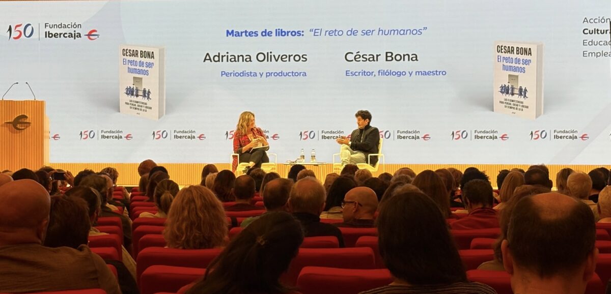 César Bona presenta en Zaragoza su libro El reto de ser humanos, una reflexión sobre inteligencia artificial y las ocho competencias esenciales para el futuro.